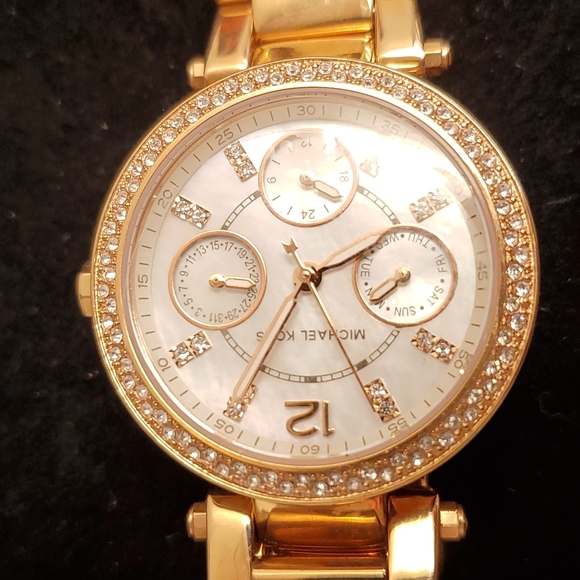Michael Kors Women's Parker Mother of Pearl Dial Rose Gold Tone Watch - Picture 6 of 8
